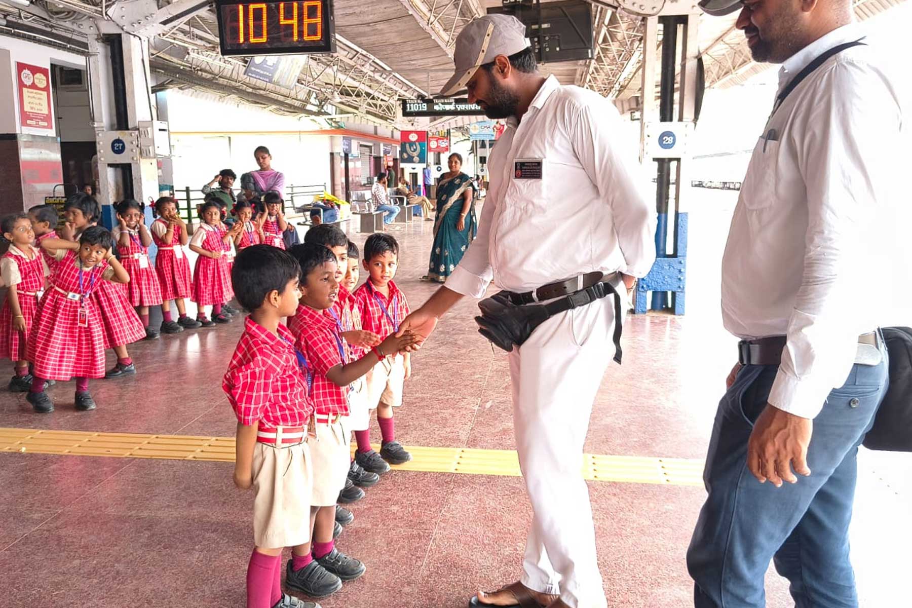 LITTLE EXPLORERS ON THE MOVE_ Learning comes alive when children experience it firsthand!