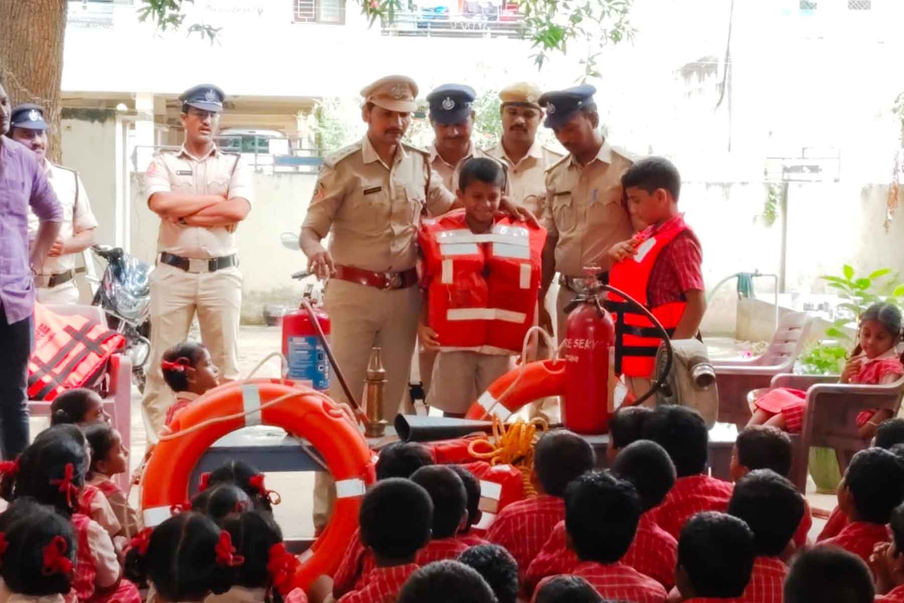 Sri Prakash Vidyaniketan, payakaraopeta Students Visit to the Fire Statio