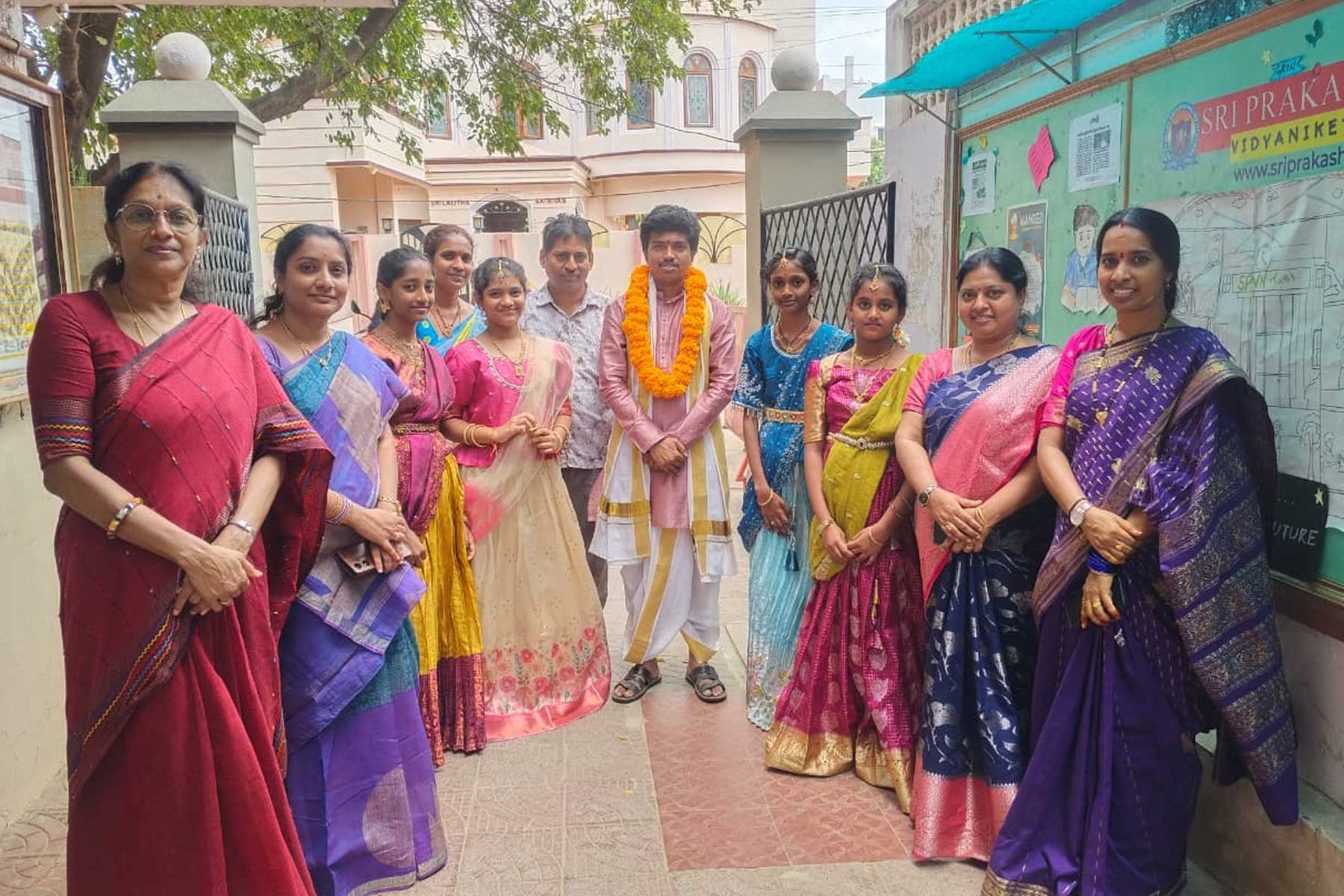 శ్రీ ప్రకాష్ విద్యానికేతన్‌లో ఘనంగా తెలుగు భాషా దినోత్సవ వేడుకలు