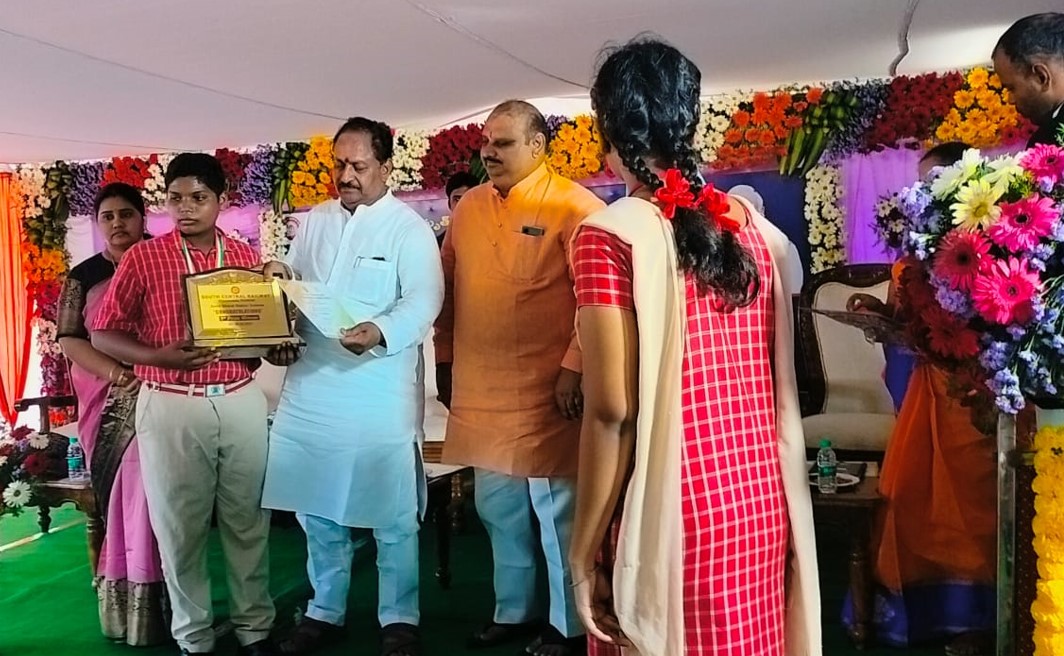 Elocution Competition winners of Amrit Bharat Station Scheme
