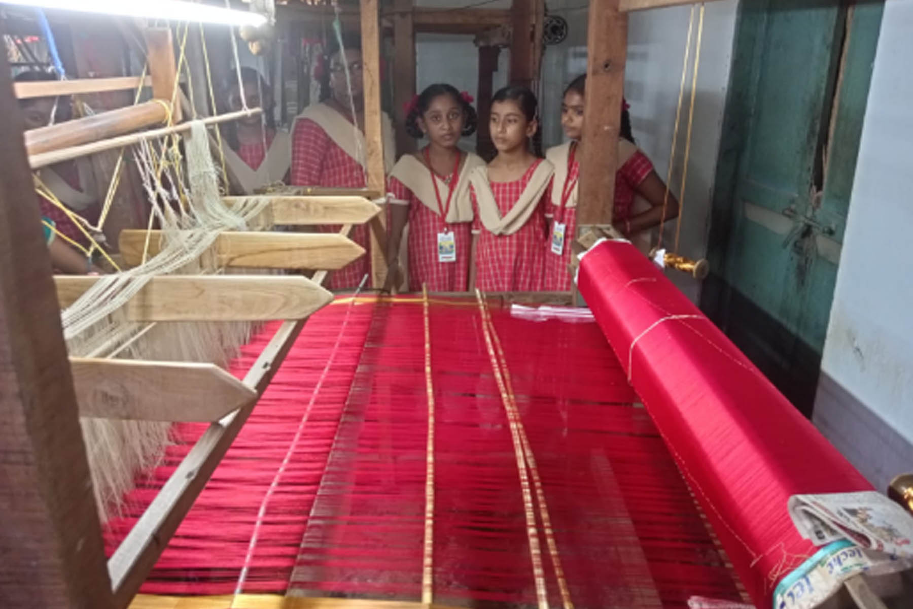 Experiencing the Weft and warp