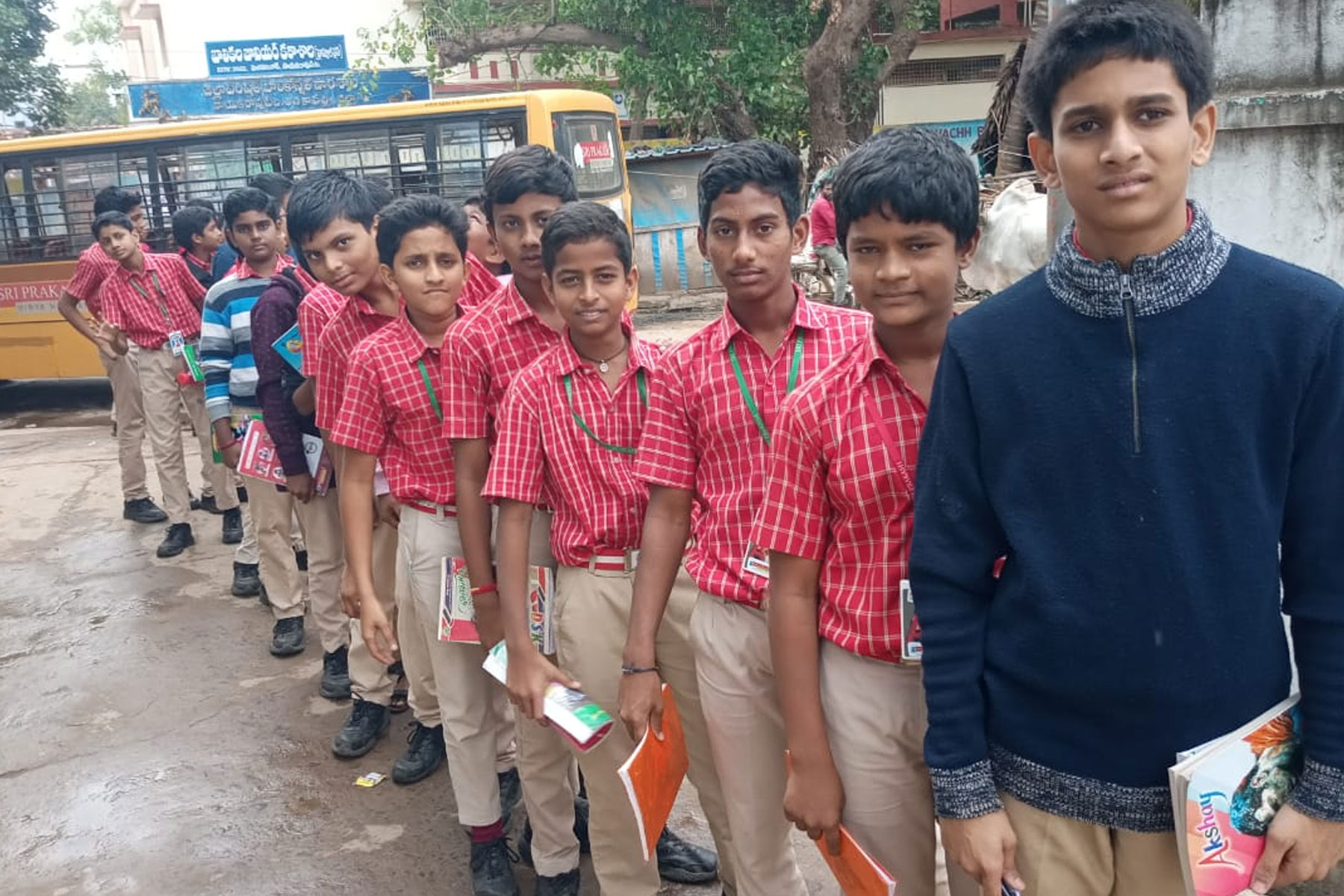 Sri Prakashites' Enriching Field Trip to a Handloom Industry