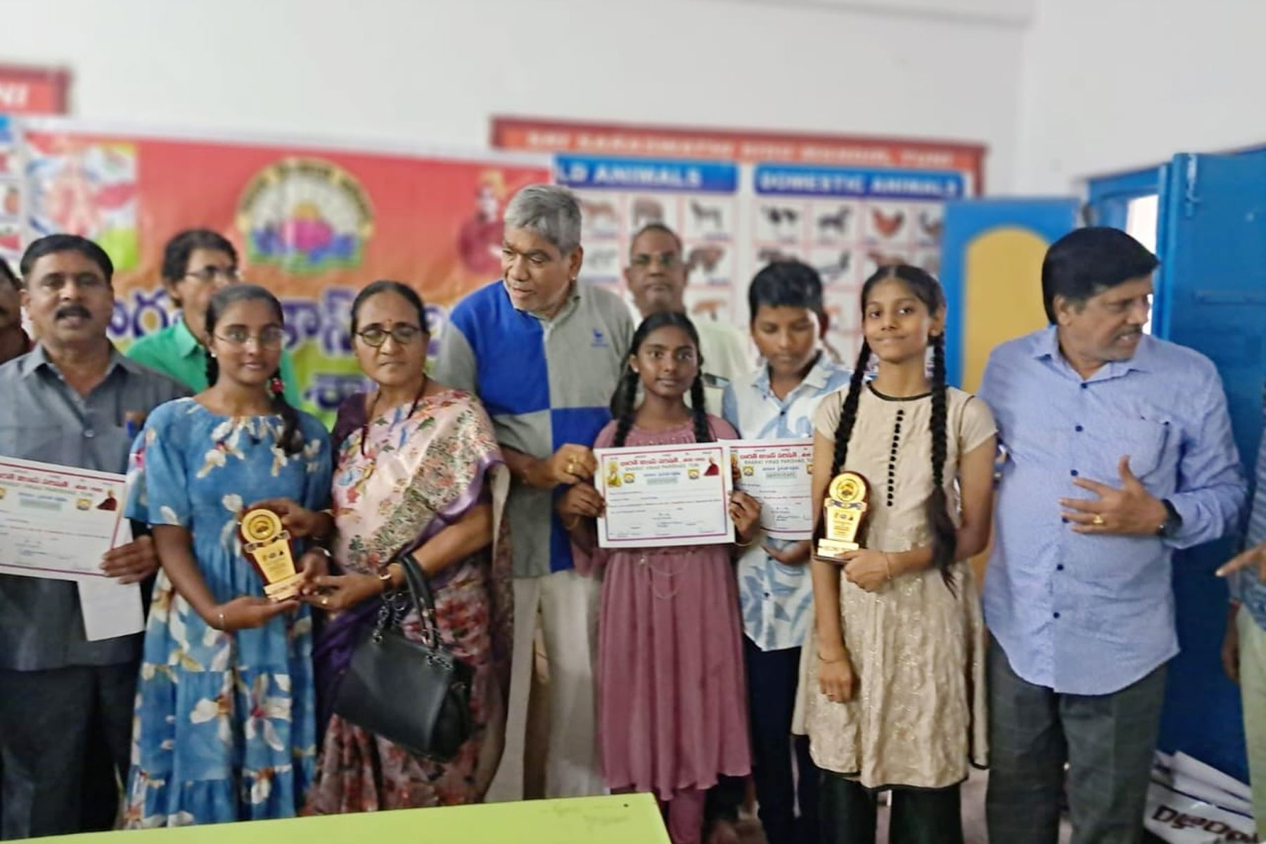 Sri Prakash Vidyaniketan Students Shine at Bharath Ko Jano Quiz!