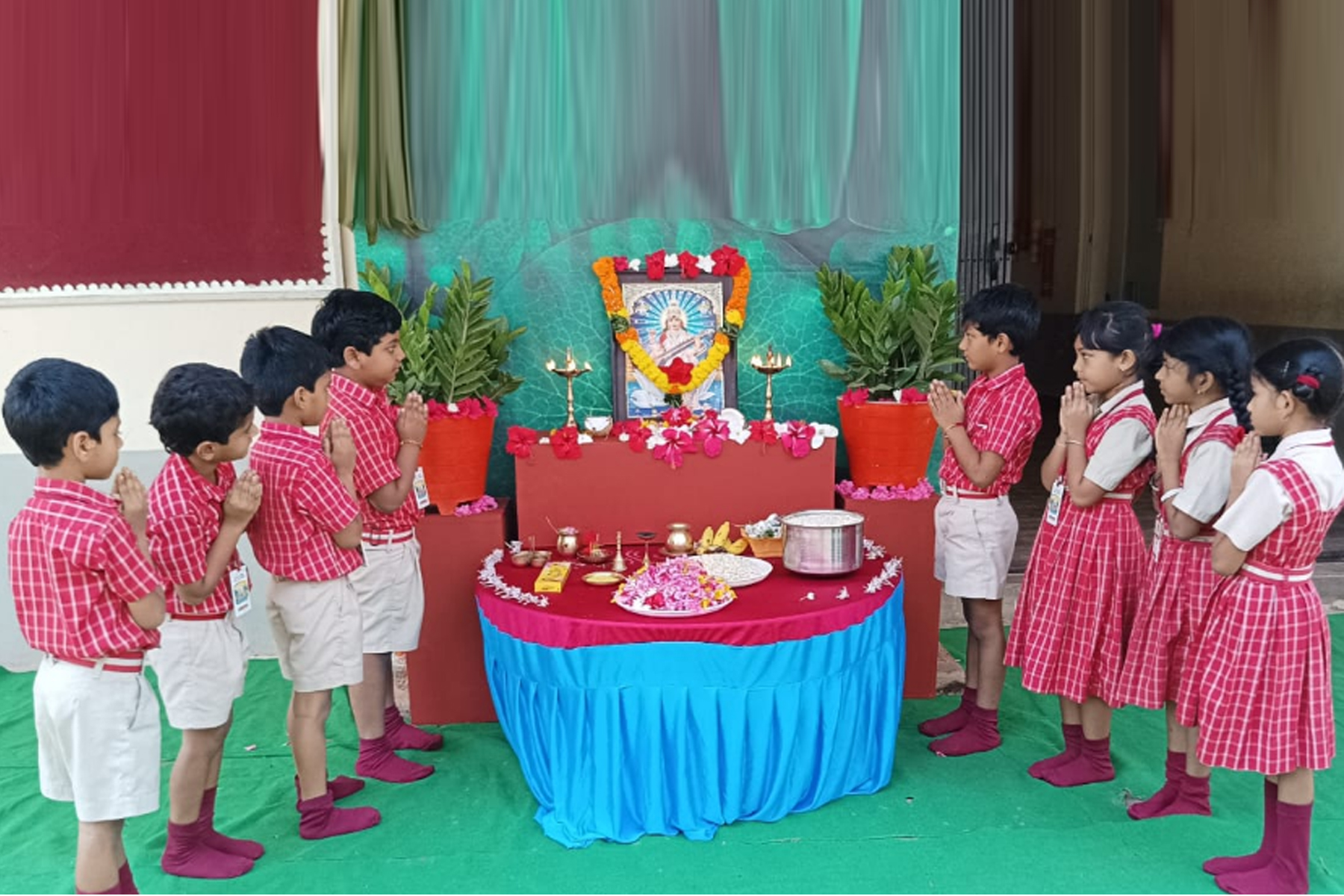 శ్రీ ప్రకాష్ విద్యానికేతన్ అన్నవరం పాఠశాలలో ఎంతో ఘనంగా జరిగిన వసంత పంచమి వేడుకలు.