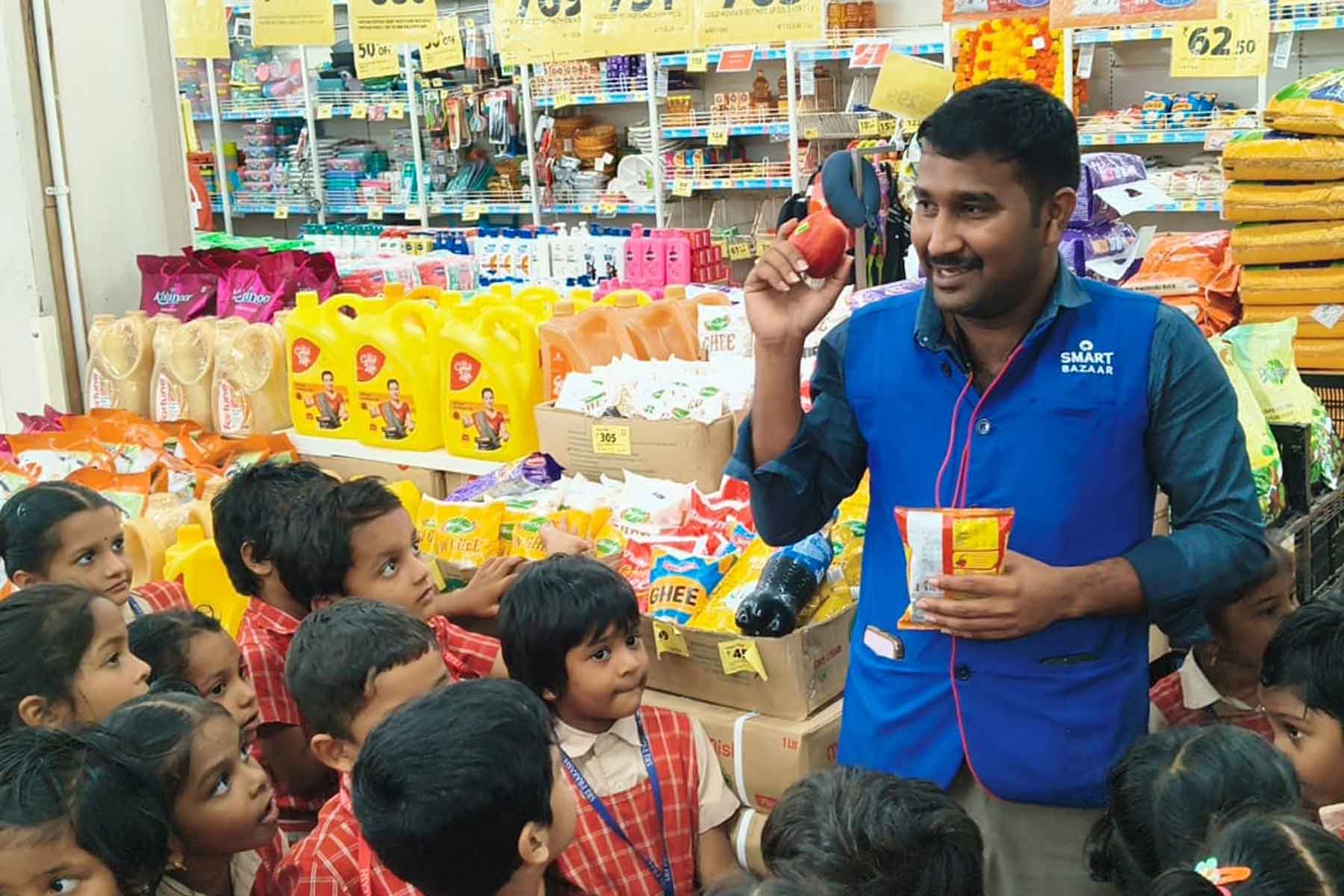 UKG Students Embark on an Enriching Educational Visit to a Mart