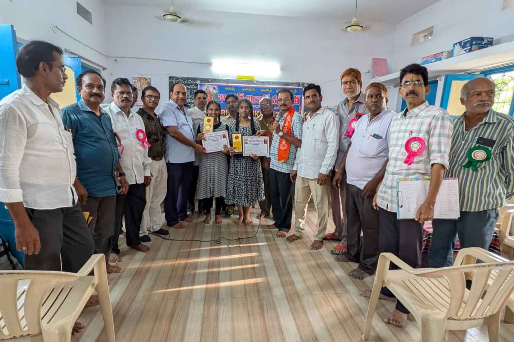 Sri Prakash Vidyaniketan Students Win First Prize in “Bharat Ko Jano” Quiz
