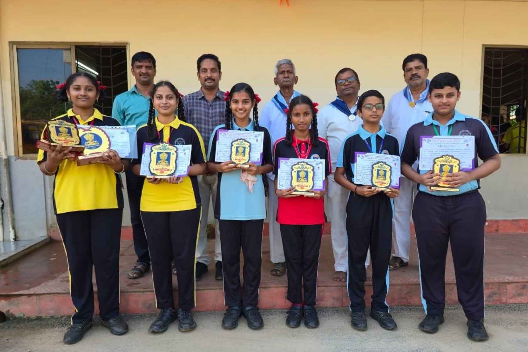 SRI PRAKASHITES SHINE IN ESSAY WRITING COMPETITIONS